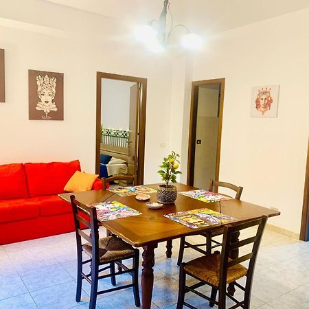 A Un Passo Dal Massimo 1 Apartment Palermo Bagian luar foto