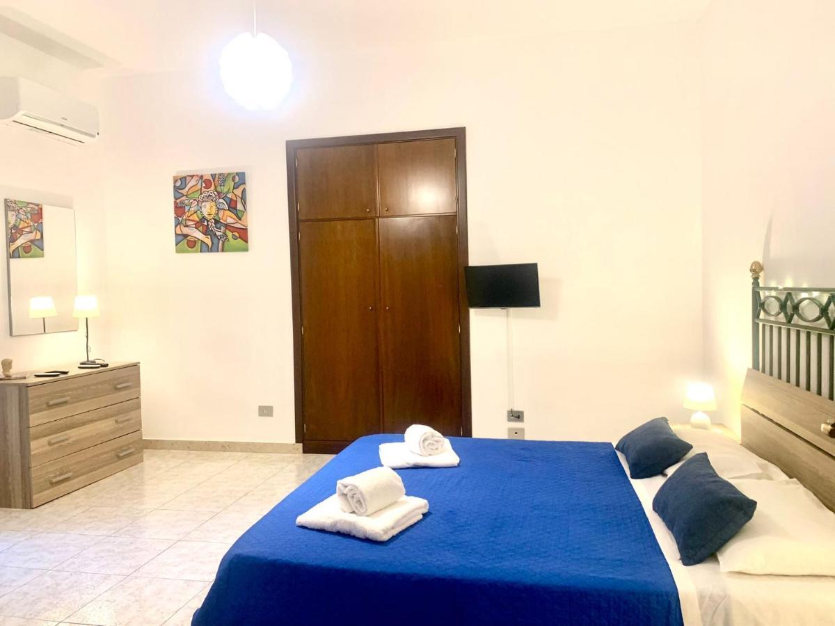 A Un Passo Dal Massimo 1 Apartment Palermo Bagian luar foto