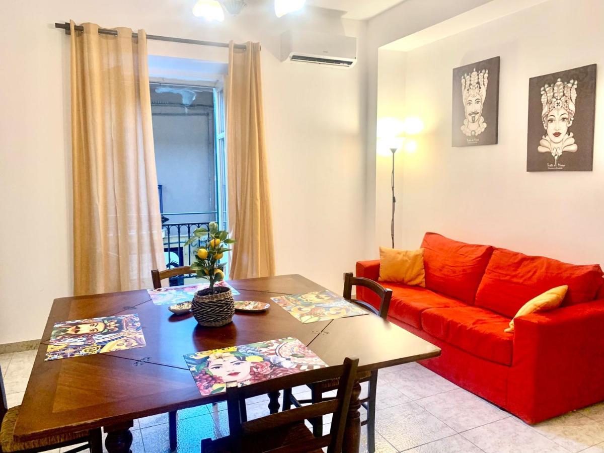 A Un Passo Dal Massimo 1 Apartment Palermo Bagian luar foto