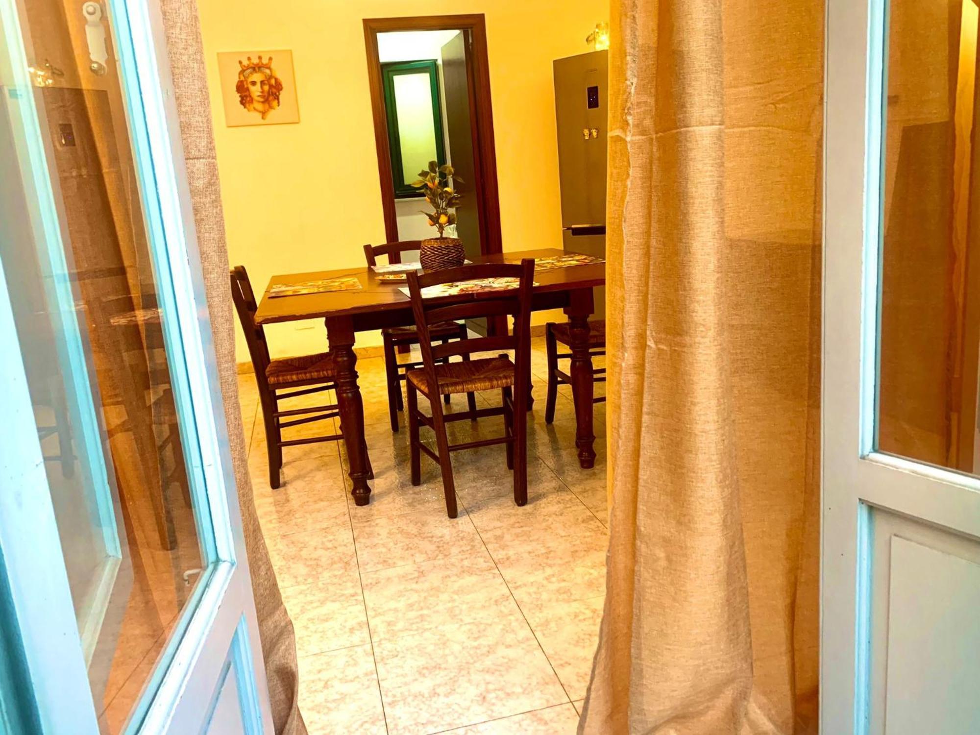 A Un Passo Dal Massimo 1 Apartment Palermo Bagian luar foto